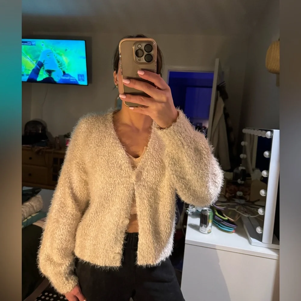 Cardigan - Picture 1 of 3